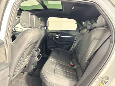 Used 2024 Audi Q8 e-tron Premium Plus image 22