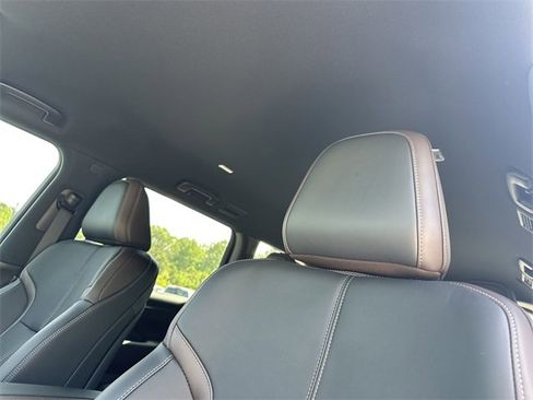 New 2025 Nissan Armada SL w/ Captain's Chari Seat Package image 27