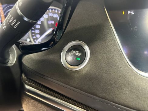 Used 2018 Cadillac XT5 Platinum AWD/4WD image 40