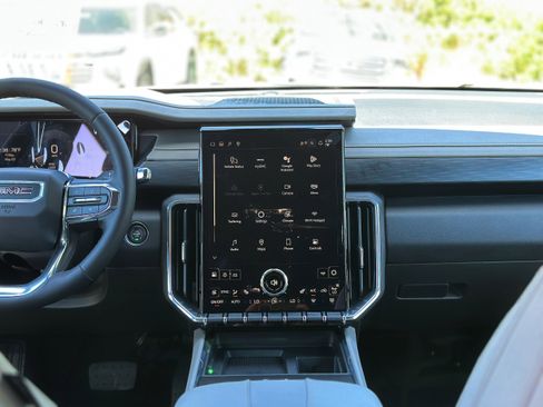 New 2025 GMC Acadia Elevation image 13