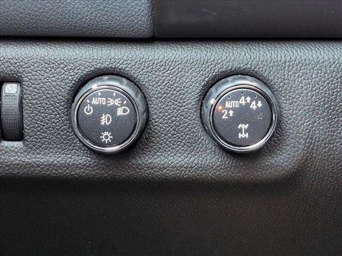 Used 2021 Chevrolet Colorado Z71 w/ Safety Package AWD/4WD image 17
