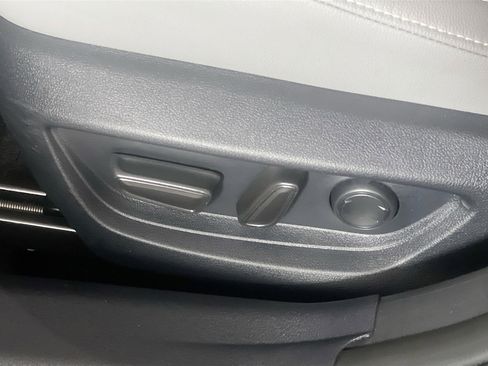 Used 2025 Toyota Camry SE image 16