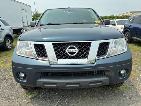 Used 2013 Nissan Frontier SV w/ SV Value Truck Pkg AWD/4WD image 2