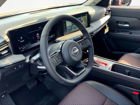 New 2025 Nissan Kicks SR image 8