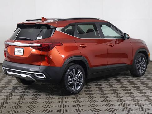 Used 2023 Kia Seltos S w/ Navigation Package FWD image 9
