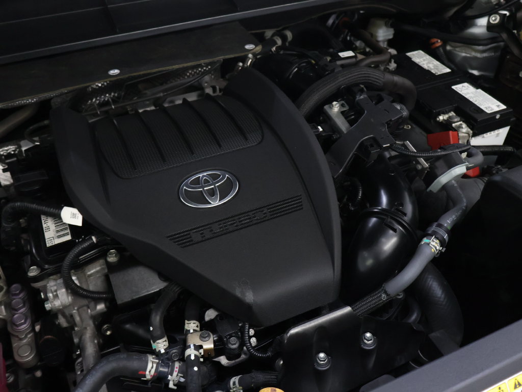 Used 2024 Toyota Highlander LE FWD image 27