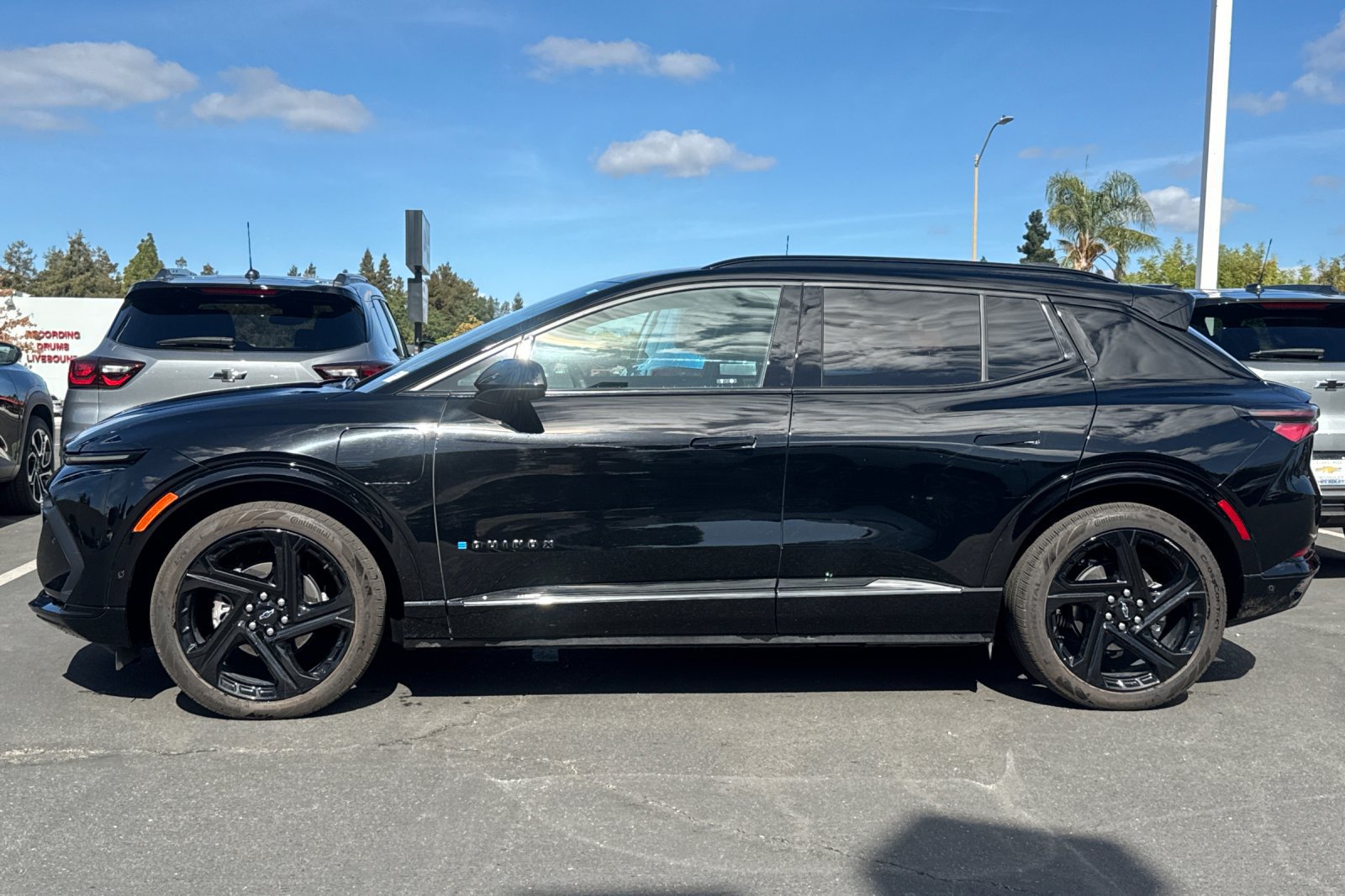 Used 2024 Chevrolet Equinox EV RS FWD image 8