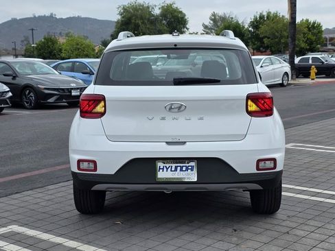 New 2025 Hyundai Venue SEL image 6
