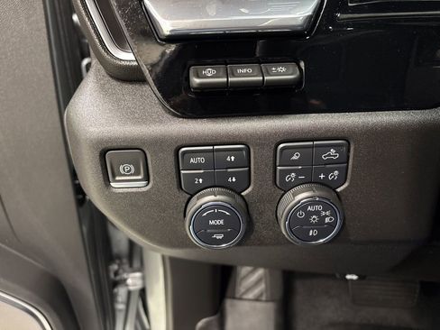 Used 2024 Chevrolet Silverado 3500 High Country w/ High Country Premium Package image 28