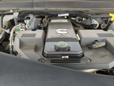 Used 2019 RAM 3500 Laramie w/ Black Appearance Package image 10