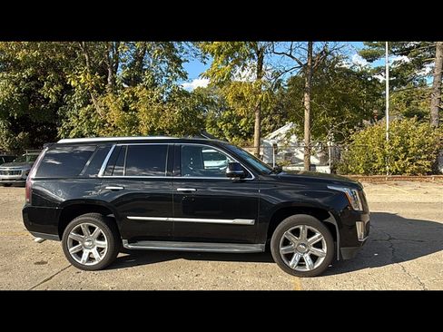 Used 2018 Cadillac Escalade Luxury image 6