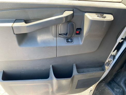 Used 2018 Chevrolet Express 3500 w/ Driver Convenience Package RWD image 15