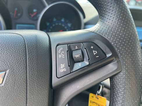 Used 2013 Chevrolet Cruze LS image 28