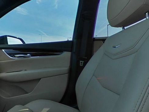 Used 2017 Cadillac XT5 Luxury w/ Driver Awareness Package FWD image 29
