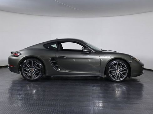 Used 2025 Porsche 718 Cayman image 8