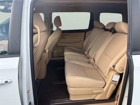 Used 2018 Kia Sedona LX FWD image 15