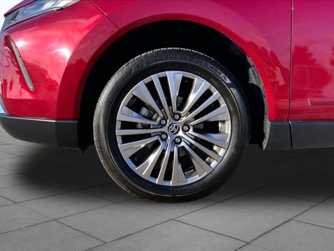 Used 2024 Toyota Venza XLE AWD/4WD image 11