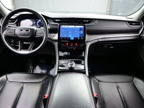 Used 2023 Jeep Grand Cherokee Limited image 17