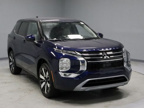 New 2025 Mitsubishi Outlander SE image 1