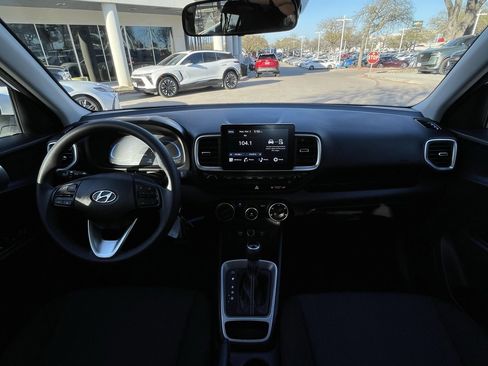 Used 2025 Hyundai Venue SE image 10