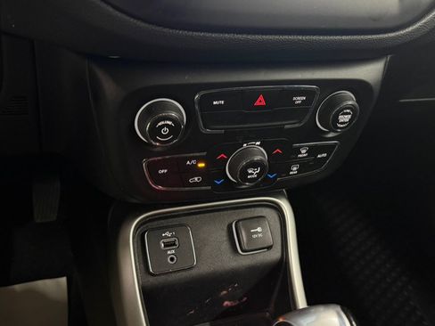 Used 2021 Jeep Compass Latitude w/ Convenience Group FWD image 18