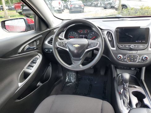 Used 2025 Chevrolet Malibu LT FWD image 13