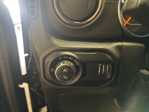 Used 2023 Jeep Gladiator Overland image 18