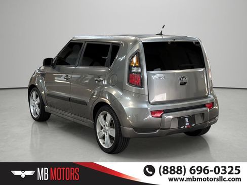 Used 2011 Kia Soul ! FWD image 3