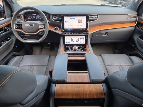 Used 2022 Jeep Grand Wagoneer Series II w/ Premium Group II image 8