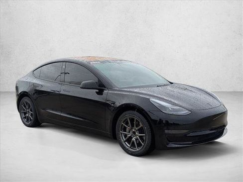 Used 2019 Tesla Model 3 Standard Range image 3