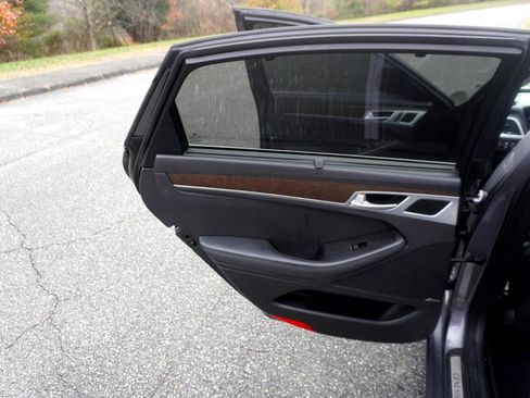 Used 2015 Hyundai Genesis 5.0 image 15