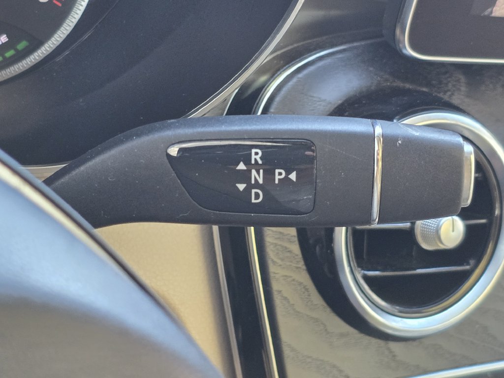 Used 2019 Mercedes-Benz GLC 350e 4MATIC image 33