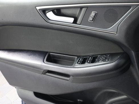 Used 2018 Ford Edge SE FWD image 25