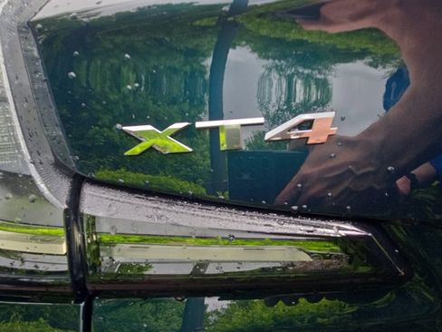 Used 2025 Cadillac XT4 Sport FWD image 8