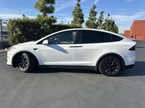 Used 2022 Tesla Model X image 3