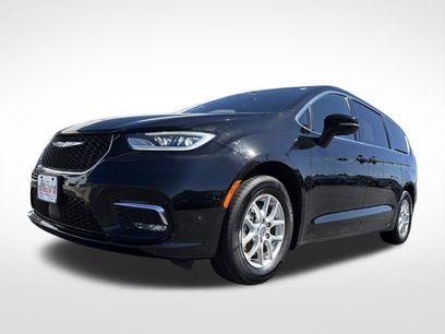 Used 2025 Chrysler Pacifica Select