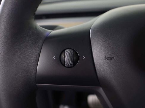 Used 2023 Tesla Model Y Long Range image 40