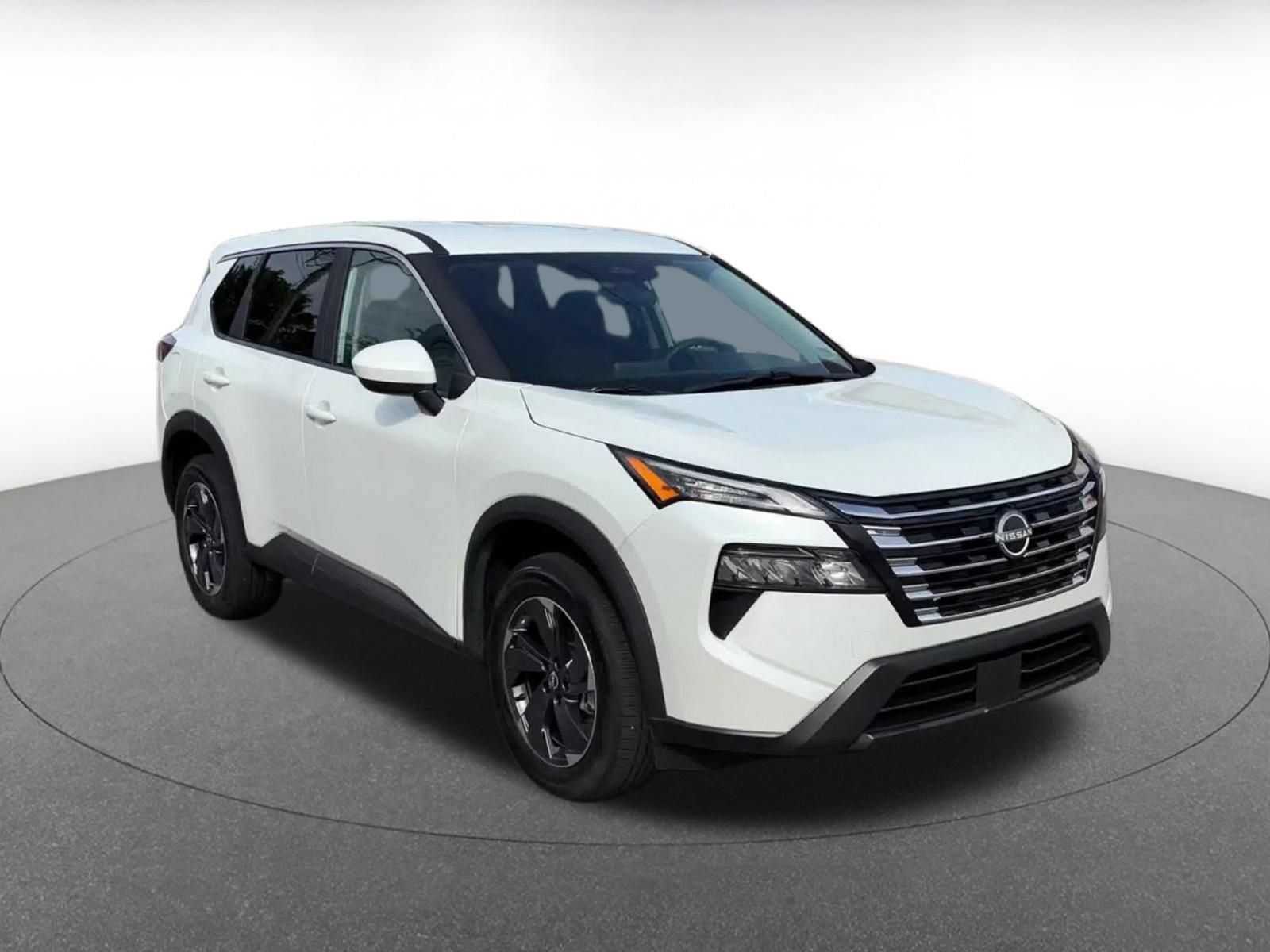 Used 2026 Nissan Rogue SV FWD image 2