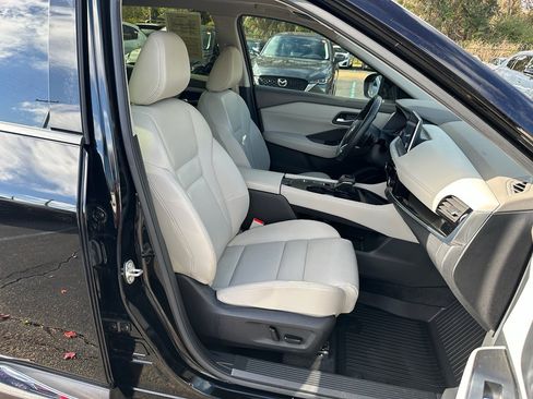 Used 2023 Nissan Rogue SL image 22