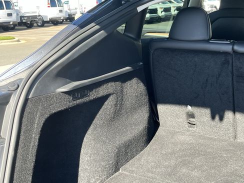 Used 2023 Tesla Model Y Long Range AWD/4WD image 54