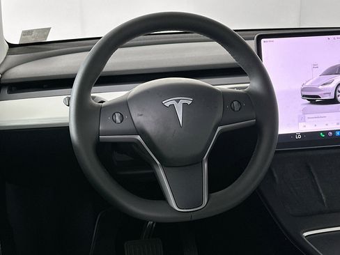 Used 2022 Tesla Model Y Long Range AWD/4WD image 17