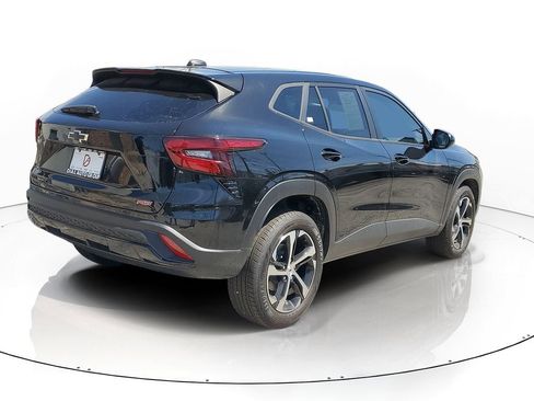 Certified 2025 Chevrolet Trax RS w/ Sunroof Package FWD image 4