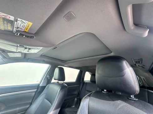 Used 2019 Toyota Highlander Limited FWD image 3