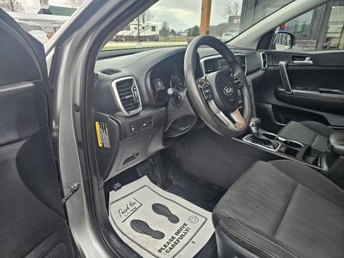 Used 2020 Kia Sportage LX image 9