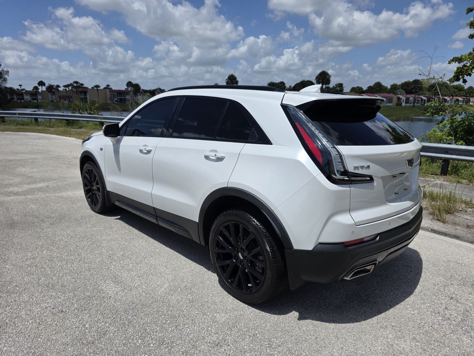 Used 2022 Cadillac XT4 Sport w/ LPO, ONYX Package FWD image 2