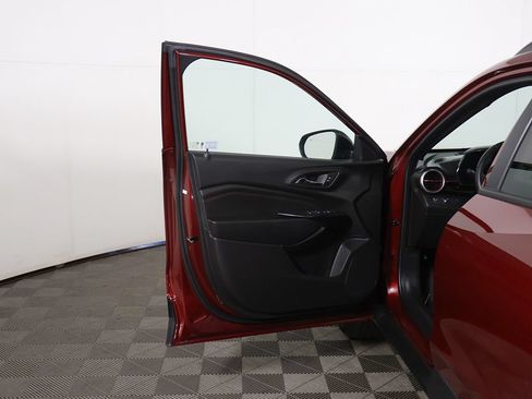 Used 2025 Chevrolet Trax RS w/ Sunroof Package FWD image 20