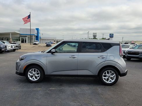 Used 2025 Kia Soul LX FWD image 3