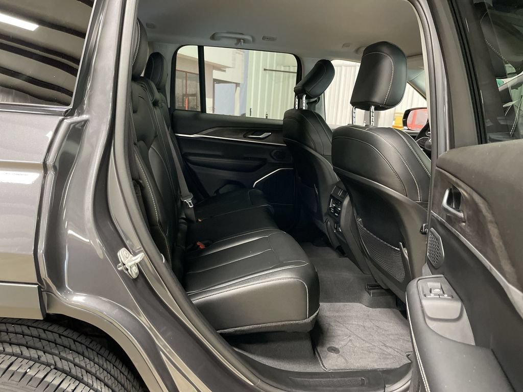 Used 2024 Jeep Grand Cherokee Limited AWD/4WD image 30