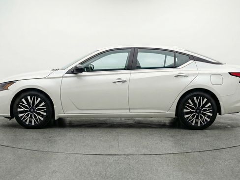 Used 2025 Nissan Altima 2.5 SV image 5