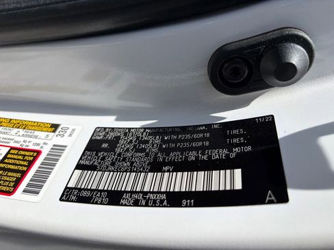 Used 2023 Toyota Sienna XLE w/ XLE Plus Package FWD image 12
